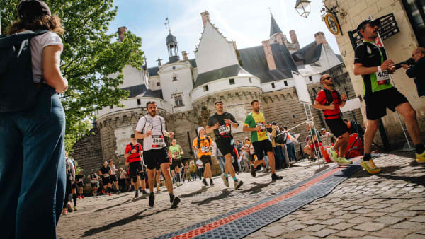 Abalone Marathon de Nantes 2026 : Hamza Sahli améliore le record en 2h15’19, 23 000 coureurs en fête