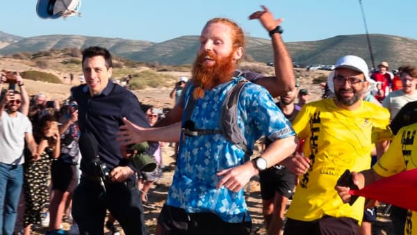 Russ Cook, the British « Forrest Gump » on a mission across Africa for a good cause