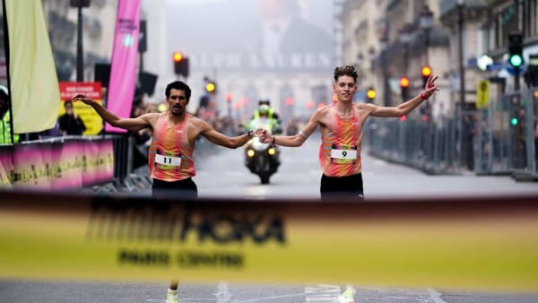 10 km HOKA Paris Centre 2025 : Florian Le Pallec et Noah Schutte, main dans la main