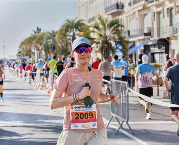 À 22 ans, Lou Riguet relève le défi du Marathon de Paris après un cancer