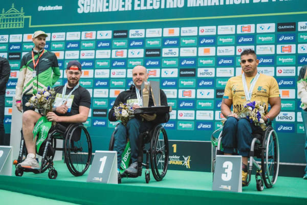 Marathon de Paris 2025 : Julien Casoli s’impose pour la 6e fois