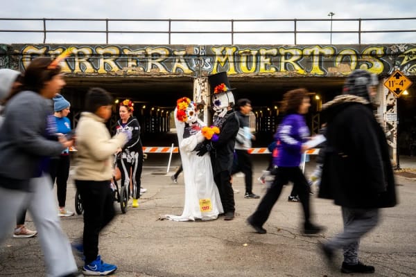 La Carrera de Los Muertos : Courir à Chicago au rythme de la culture mexicaine