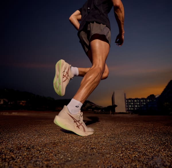 ASICS Novablast 6 : toujours plus de peps pour la daily trainer préférée des coureurs