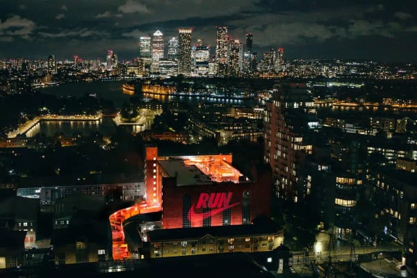 Sept villes, des milliers de coureuses : Nike relance l’After Dark Tour en 2026