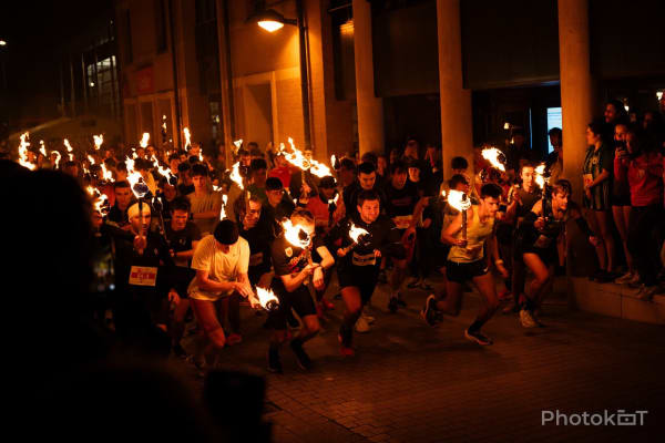 La Course aux flambeaux de Louvain-la-Neuve, que la flamme soit avec toi