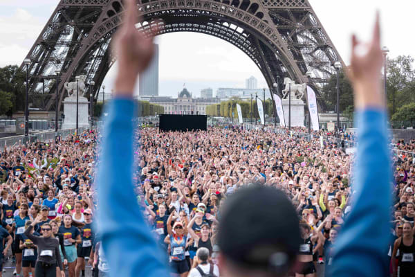 La Parisienne 2025 : une armée de Super-Héroïnes dans les rues de Paris 