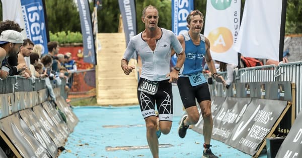 À quoi sert le bicarbonate chez un coureur ? Fabrice Kuhn casse les mythes de vestiaire et la réalité du bitume