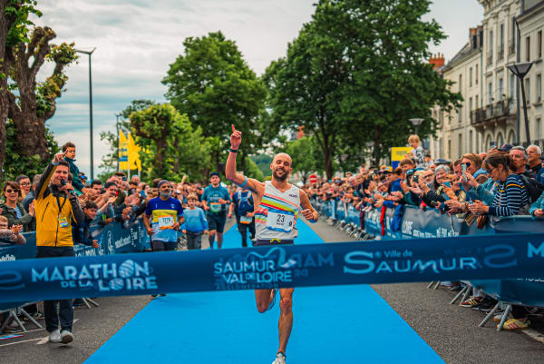 Marathon de la Loire : 14 000 coureurs en fête à Saumur