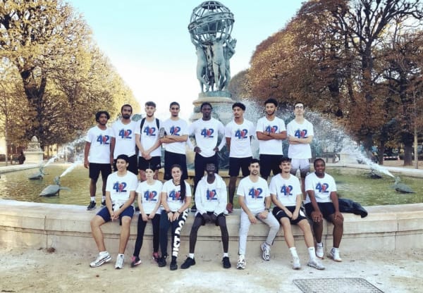 Avec Les 42, Malek Boukerchi emmène 26 jeunes courir le Marathon de New York