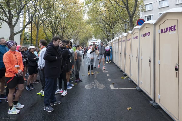 Le pipi stratégique avant le départ d’un marathon