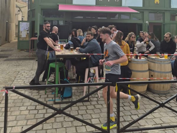 Marathon autour d’un comptoir de bar aux Sables-d’Olonne : Mathias Guérin, à jamais le premier