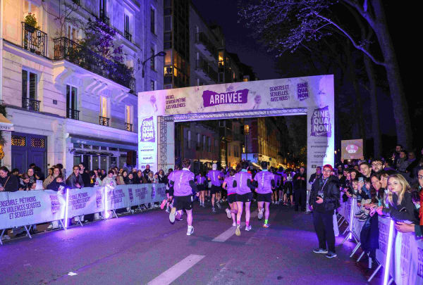 10 000 silhouettes violettes ont « piétiné les violences faites aux femmes » lors de la Sine Qua Non Run