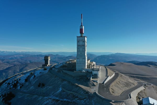 Gravir le Mont Ventoux à vélo ou en courant : quel est le plus dur ?