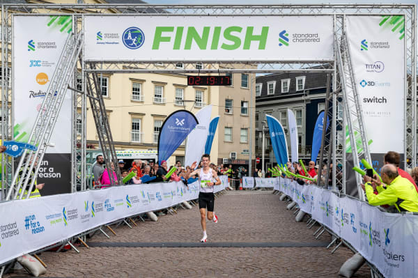 Standard Chartered Jersey Marathon : Guillaume Ruel en argent