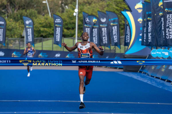 Marathon de Cape Town : Mohamed Esa et Dera Dida victorieux, Eliud Kipchoge s’amuse en 2h13’29