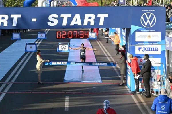 Marathon de Marrakech : Abdelhadi Labäli balaye le temps, Hayat Benhniya fait tomber le record