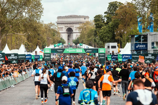 Marathon de Paris 2026 : Notre récit au cœur du peloton avec 57 464 finishers