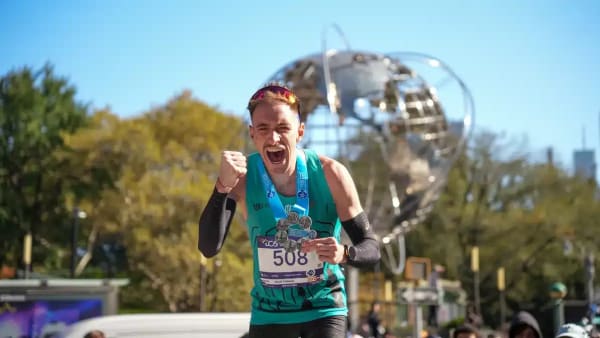 Record du monde : Dorian Louvet boucle les sept plus grands marathons de la planète en un an sous les 2h30 de moyenne