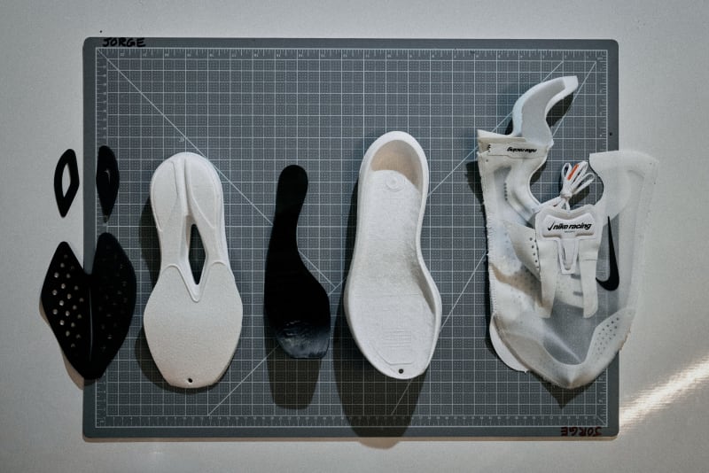 Nike restructure sa gamme marathon avec l’Apex, l’Alphafly 4 et la Swooshfly, une super shoe pour chaque coureur, de l'élite au coureur amateur.