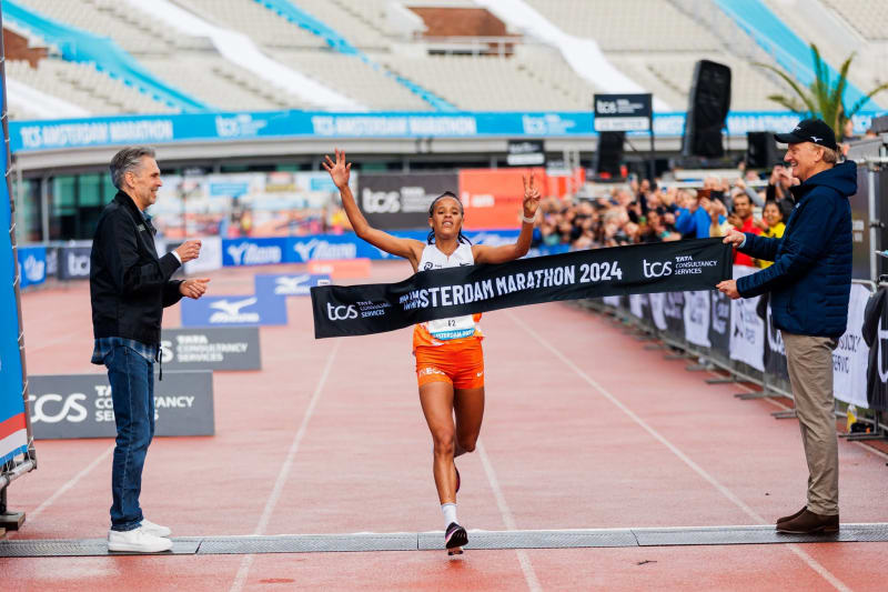 Marathon d’Amsterdam, desination running idéale entre parcours plat et ultra-roulant et visite des plus beaux quartiers de la capitale néerlandaise.