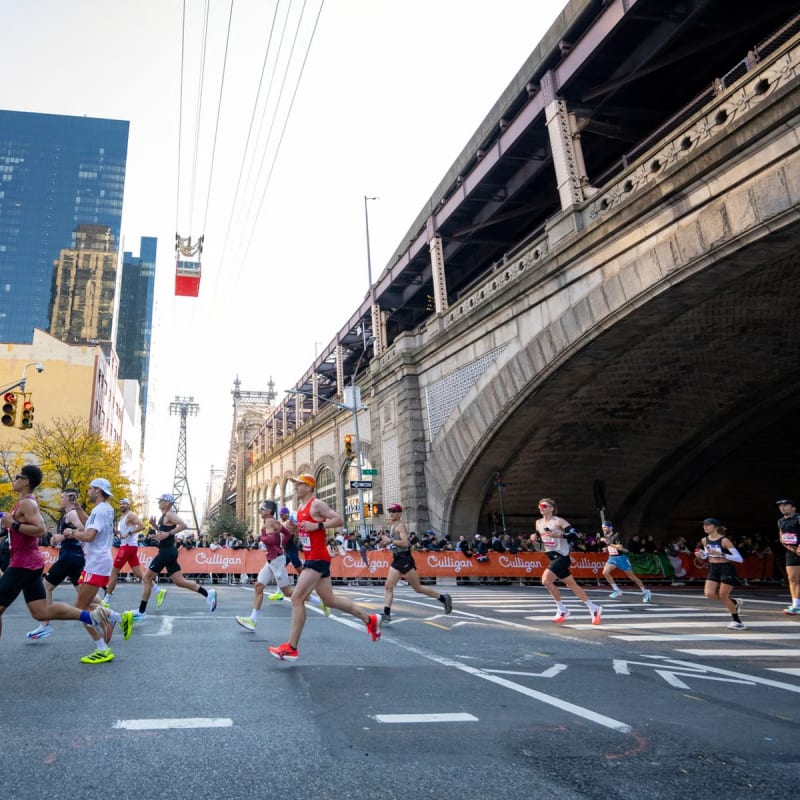 Pět mostů, 250 m stoupání a vyšinuté publikum. Trasa maratonu v New Yorku a pasti, které vás na ní čekají.