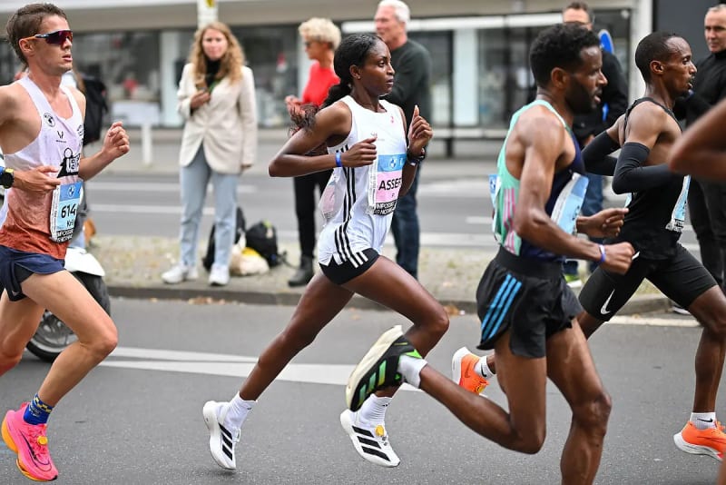 Forfait de Sawe à Berlin et ambitions de Kejelcha à Valence, revue des plateaux élites des marathons de l’automne.