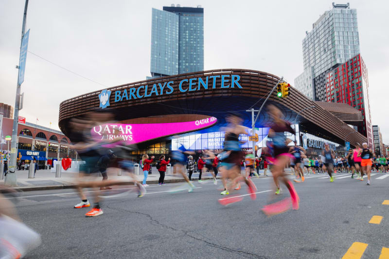 Découvrez toutes les options pour obtenir un dossard au United Airlines NYC Half : loterie, qualification, programme 4 Out of 6, charity et tour-opérateurs. Guide complet pour courir 21,1 km de Brooklyn à Central Park.