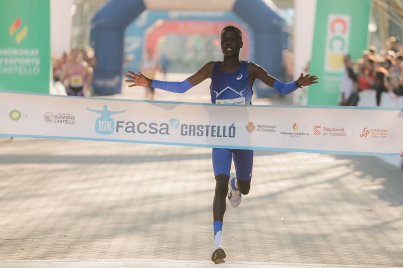 10 km de Castellón 2026 : Harbert Kibet s’impose en 26’39, Yann Schrub bat le record d’Europe en 26’43, Megan Keith recordwoman européenne. Une course folle en Espagne.
