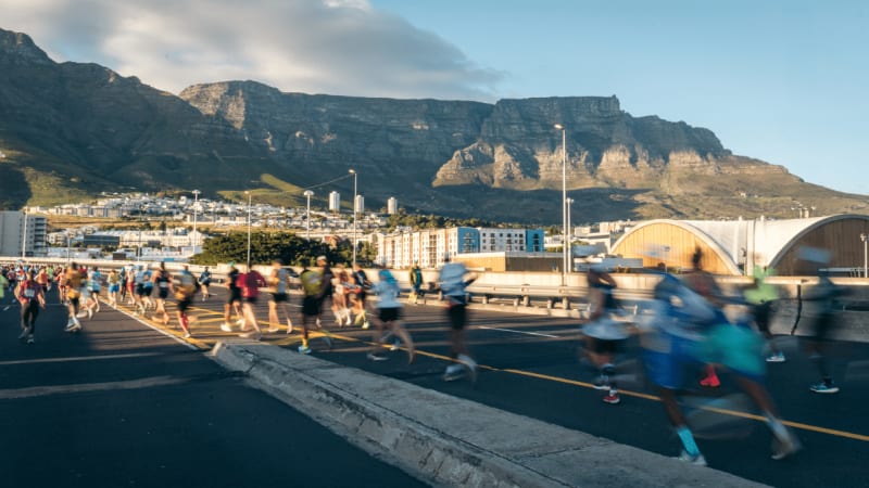 Comment s’inscrire au Marathon de Cape Town ? Dates de la loterie, autres moyens d’obtenir un dossard, parcours et expérience unique du futur premier Major africain.