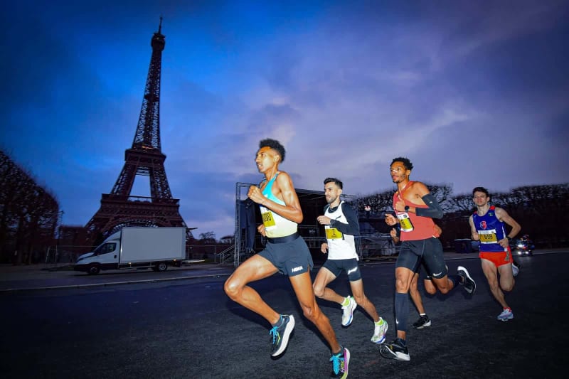 Saucony s’invite au cœur de Paris avec le 10 km de la Tour Eiffel. Un nouveau souffle pour une course mythique, entre performance et culture running.