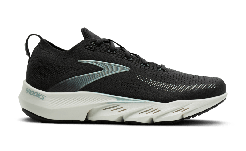 Brooks dévoile la Glycerin Flex, une chaussure de running qui mise sur la souplesse et la liberté de mouvement. Mousse premium DNA Tuned, flexibilité et confort longue distance : une alternative moderne à la Glycerin classique pour une foulée naturelle et courir souvent, longtemps.