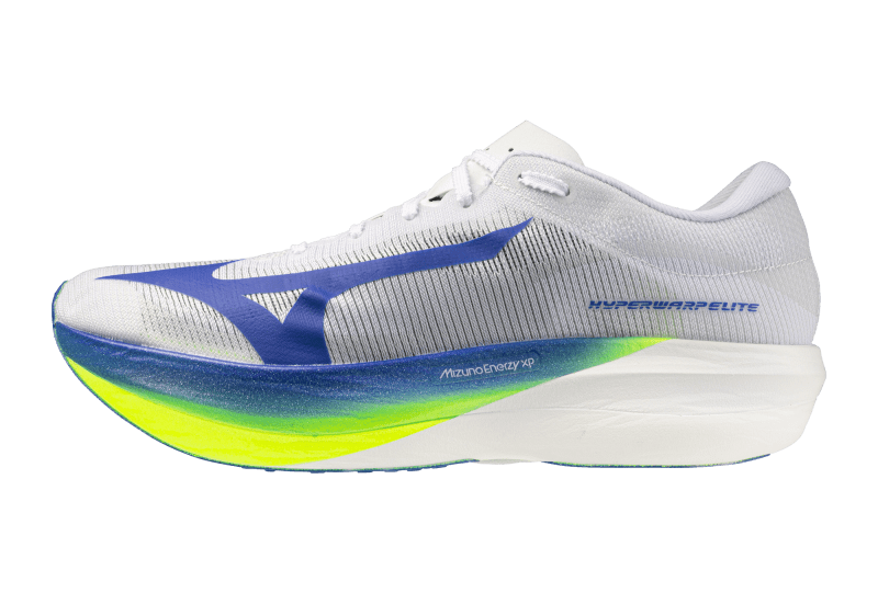 Mizuno dévoile la nouvelle gamme Hyperwarp avec trois chaussures à plaque carbone : Pure, Elite et Pro. Une refonte complète de sa gamme compétition, plus lisible et plus accessible, mêlant mousse Enerzy XP, innovation japonaise et performance pour tous les profils de coureurs.