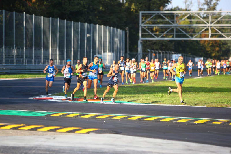 Le Semi-Marathon de Monza se court sur le mythique circuit de F1. Parcours rapide et unique, la course propose 4 distances, édition 2026 le 4 octobre.