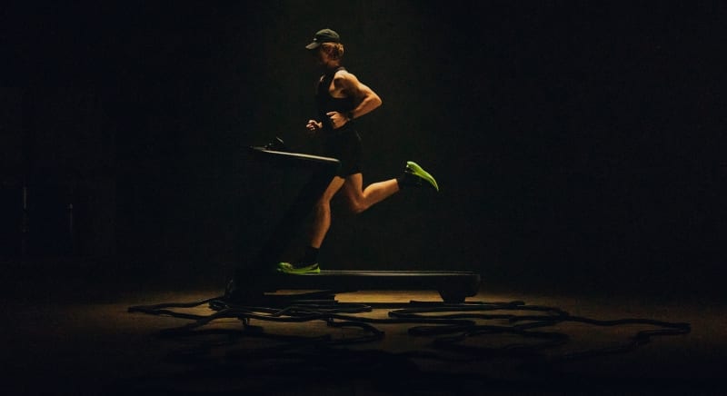 La Saucony Endorphin Pro 5 arrive : une super chaussure carbone plus agressive et dynamique pour battre vos records du 5 km au marathon.