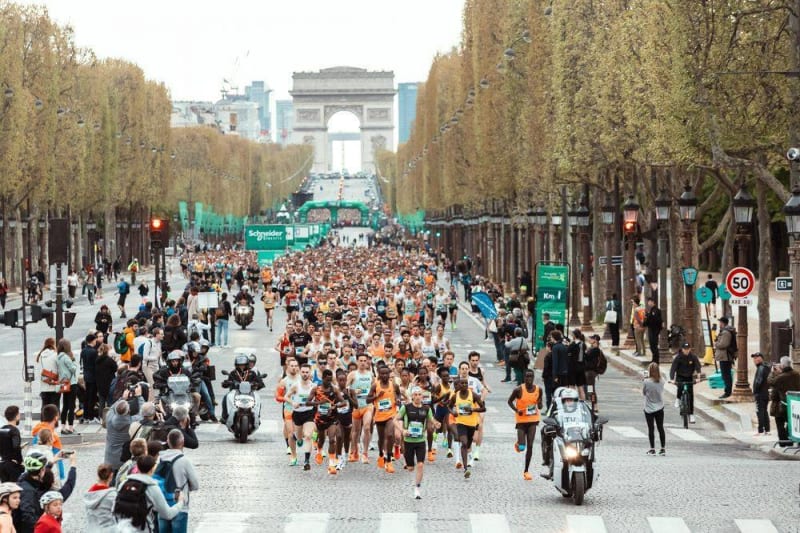 Marathon de Paris 2025 : pourquoi fait-il tant rêver les coureurs du monde entier ?