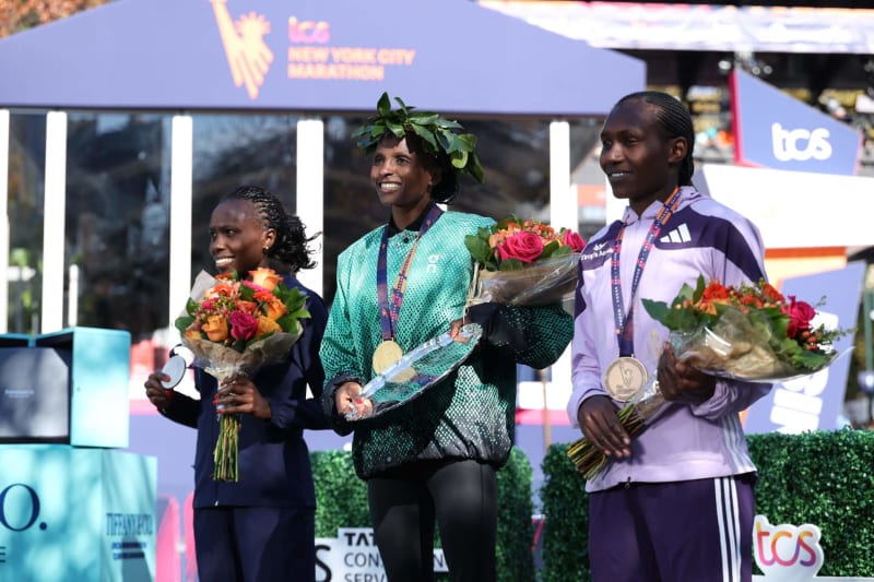 59 226 finishers : record du monde battu pour le Marathon de New York 2025 qui reprend sa couronne de plus grand marathon du monde. Chiffres clés, performances, ambiance et faits marquants d’une édition historique.