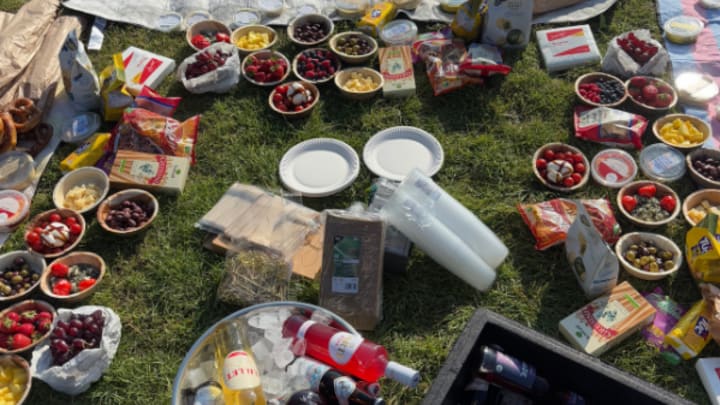 Midsummer Happy Hour