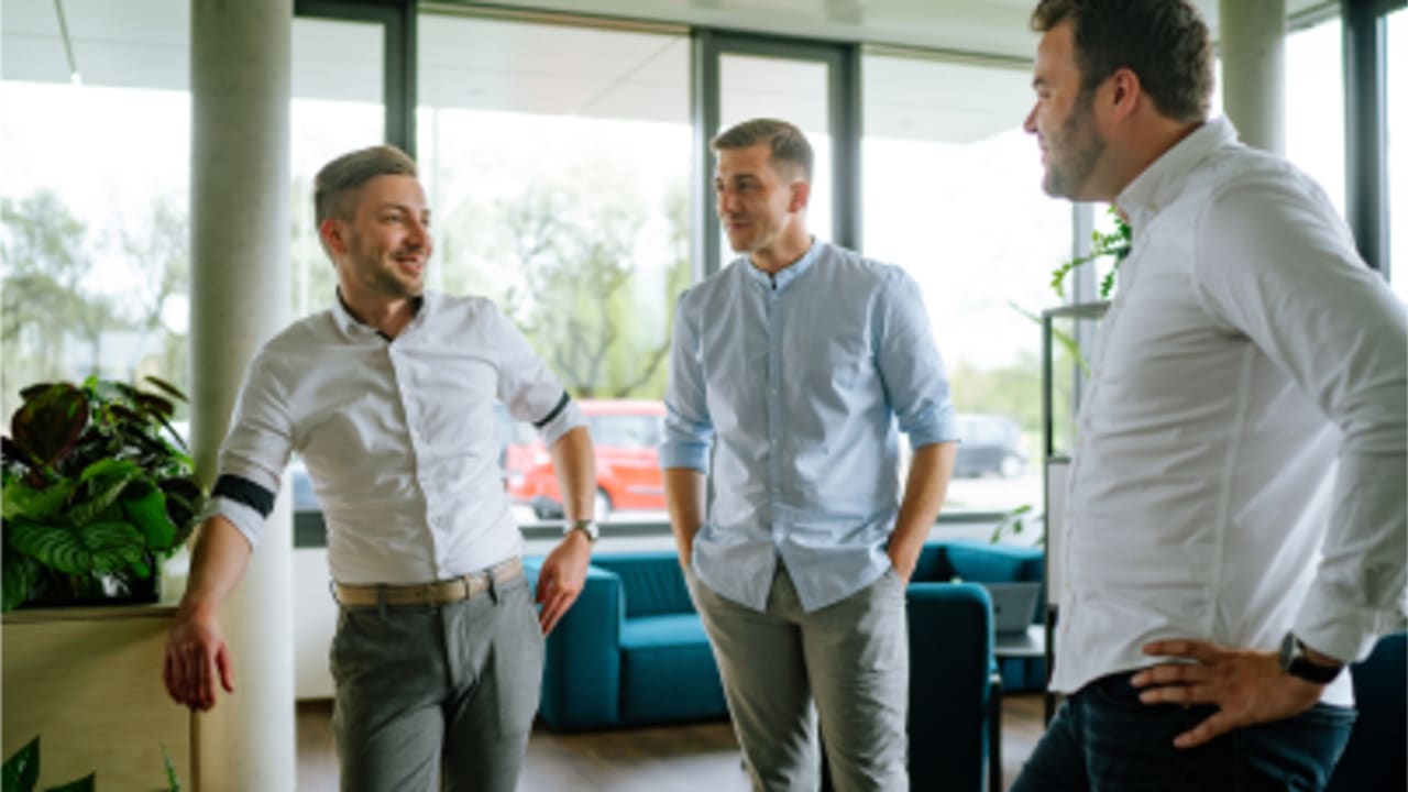 uniqbit Team im Büro