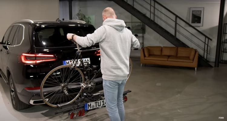 Schritt 4: Das Fahrrad auf dem Träger fixieren