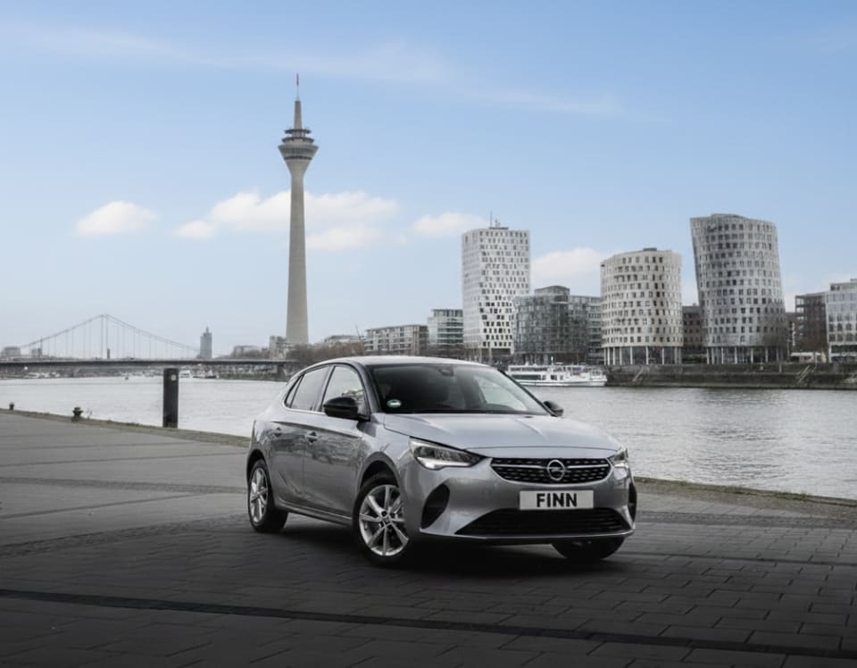 EIn Finn Auto in der Stadt Düsseldorf.