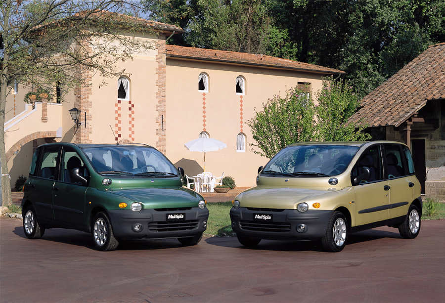 Zwei Fiat Multipla.