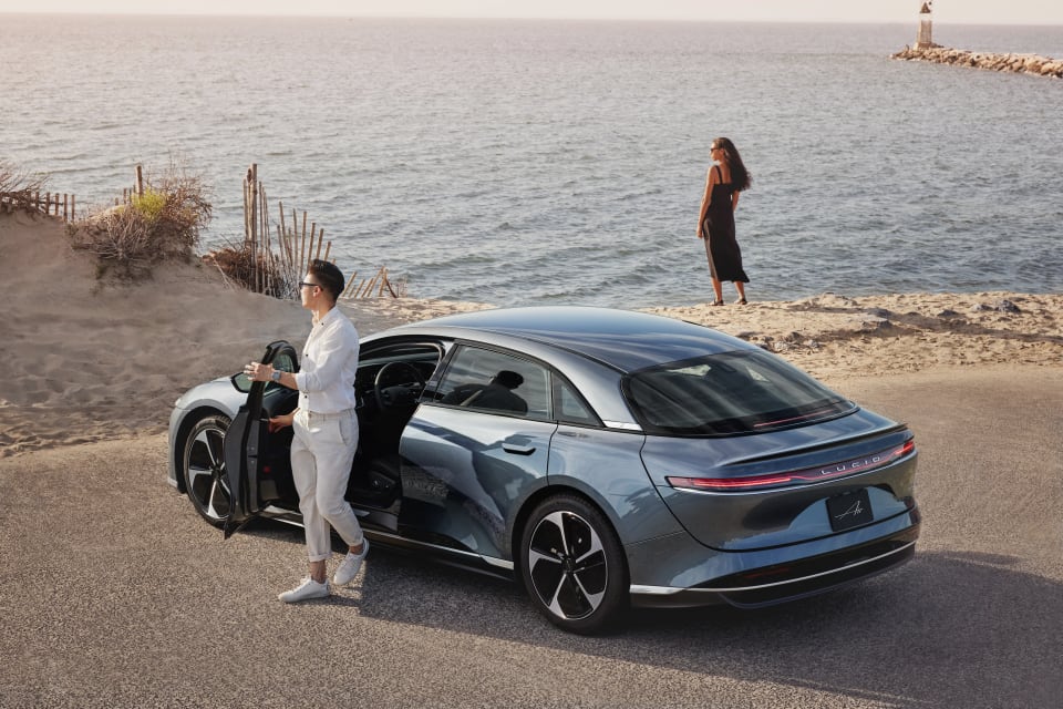 Zusammen mit Lucid bringt FINN die Zukunft der Mobilität zu dir nach Hause. Tauche ein in unvergleichlichen Fahrspaß und grenzenlose Freiheit.