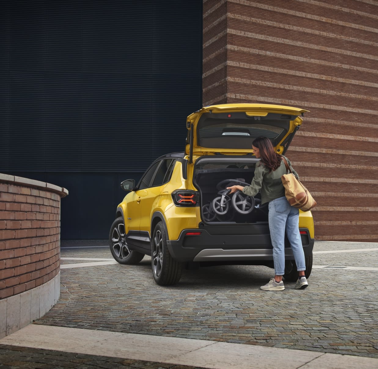 Zusammen mit Jeep bringt FINN die Zukunft der Mobilität zu dir nach Hause. Tauche ein in unvergleichlichen Fahrspaß und grenzenlose Freiheit.