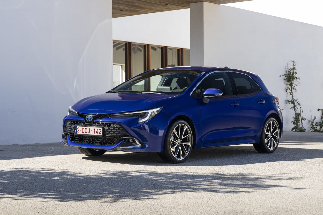 Ein blauer Toyota Corolla Hatchback.