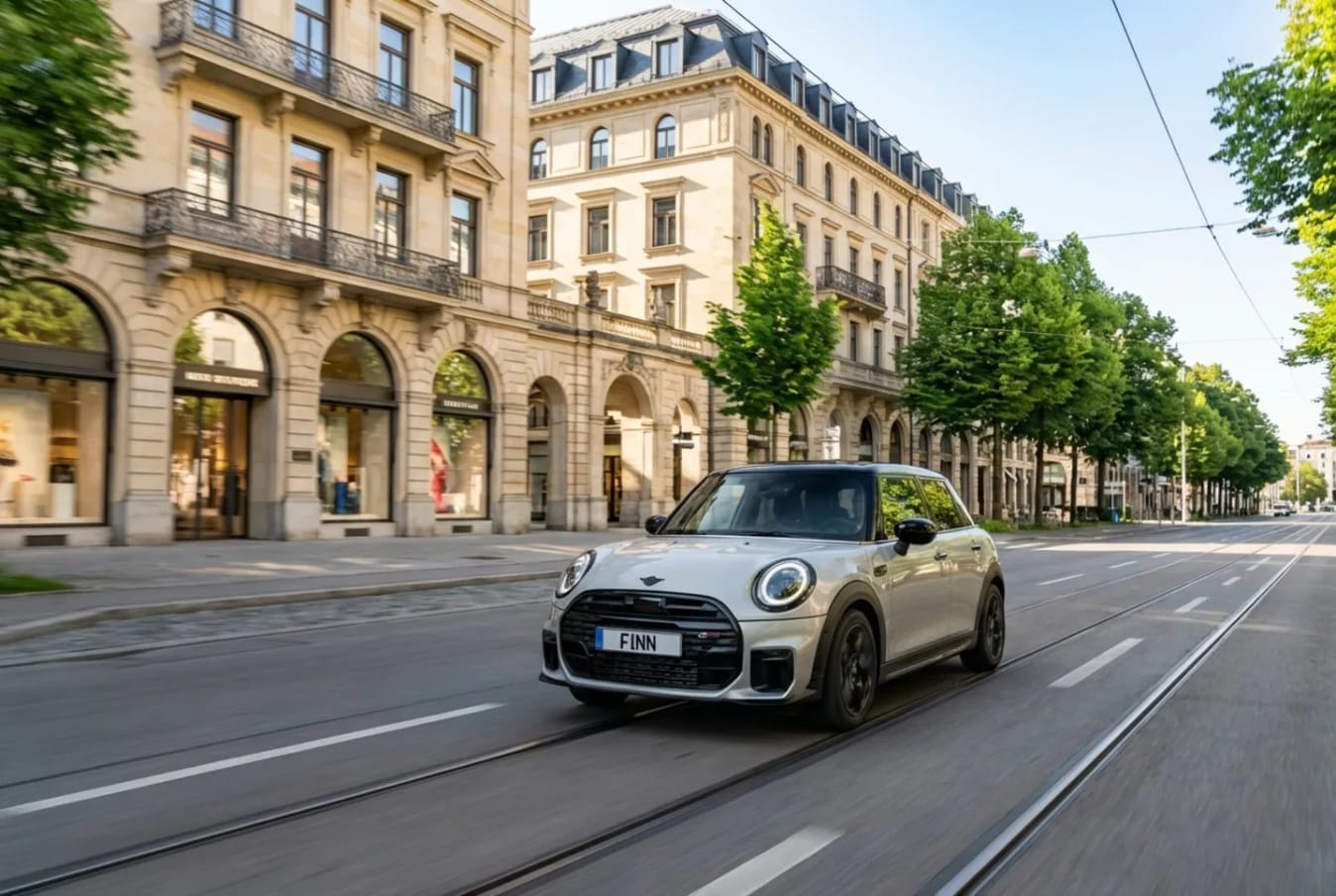 Ein Paar sitzt in einem MINI von FINN und lacht.