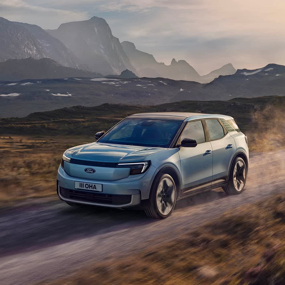 Der Ford Explorer EV in einer Berglandschaft