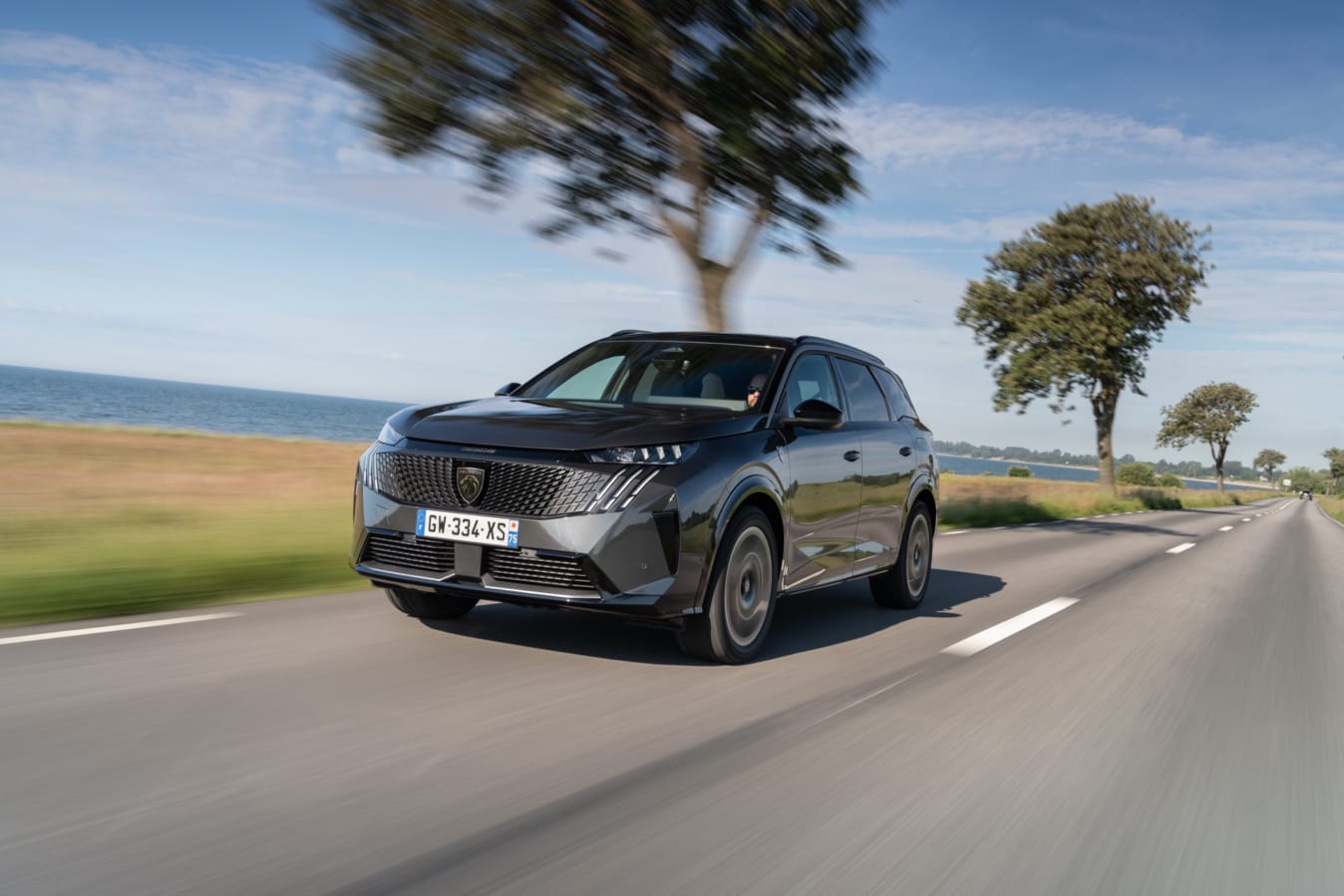 Ein Peugeot 5008 auf der Straße