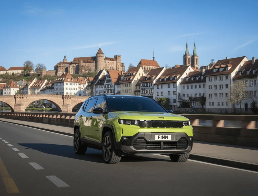Ein FINN Auto fährt auf einer Straße in Nürnberg.
