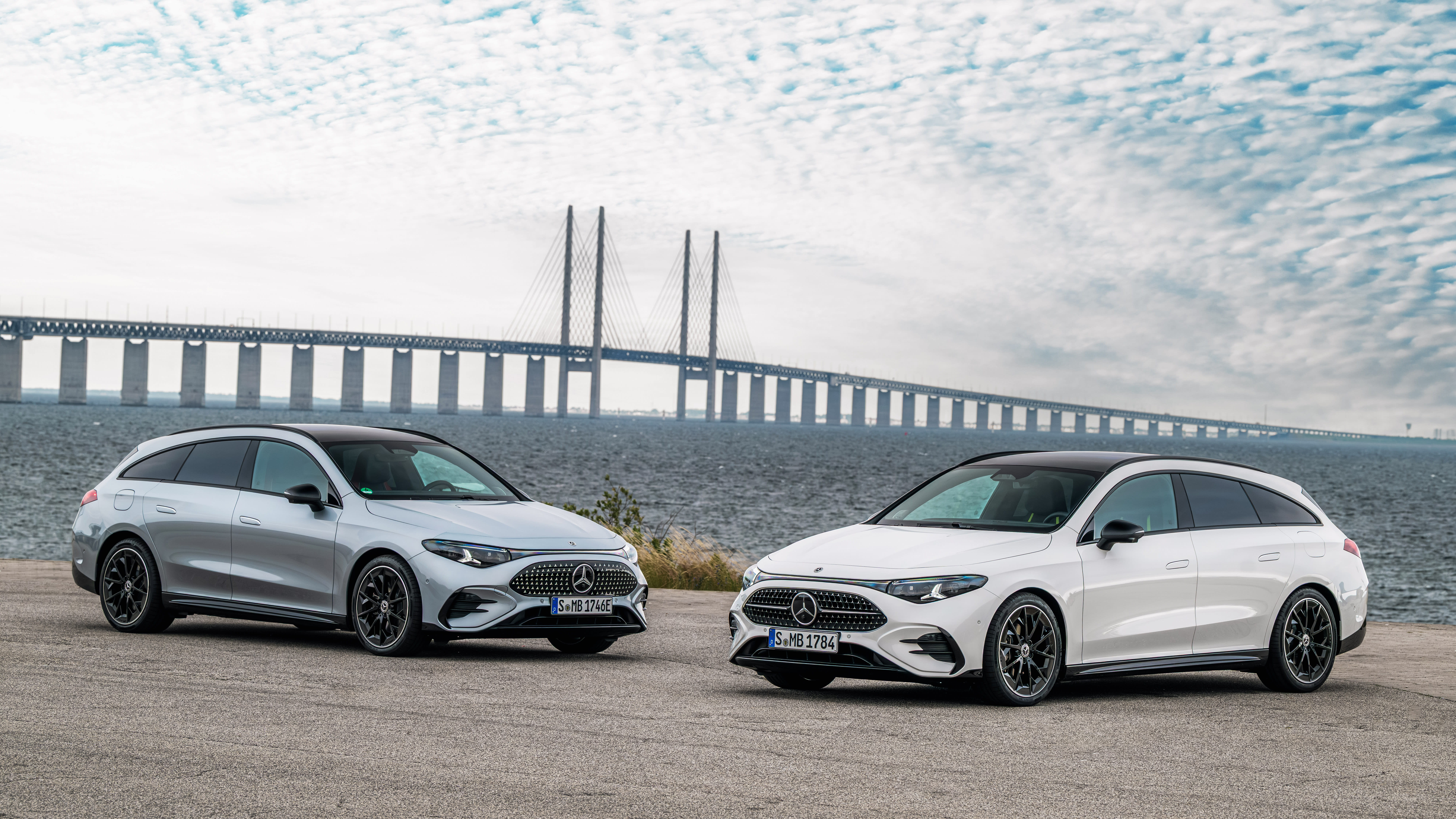 Zwei Mercedes CLA mit EQ Technologie.
