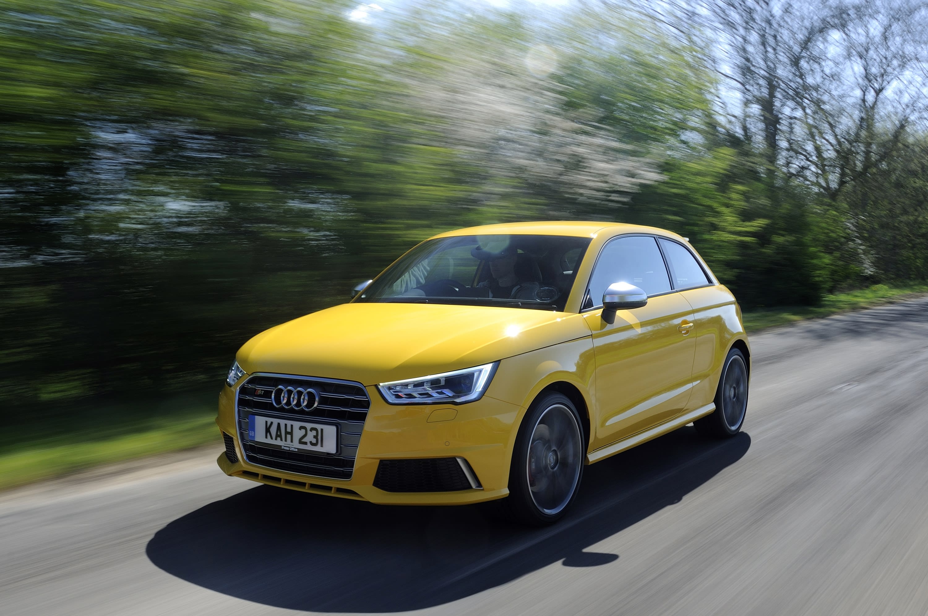 Ein gelber Audi S1 Quattro.